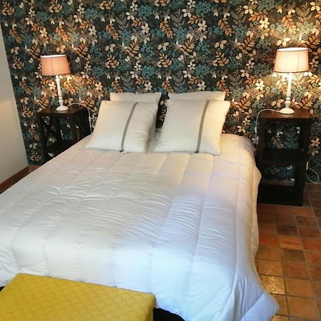 Le Paris Londres Bed & Breakfast Mesnieres-en-Bray Room photo