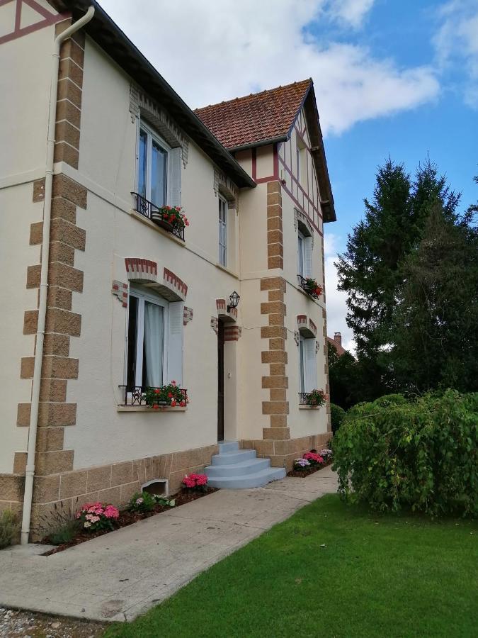 Le Paris Londres Bed & Breakfast Mesnieres-en-Bray Exterior photo